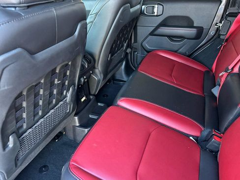 Used 2023 Jeep Wrangler Unlimited Rubicon 4xe image 9