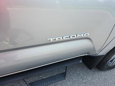 Used 2017 Toyota Tacoma TRD Sport w/ Tow Package RWD image 8