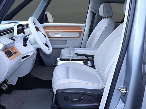 Certified 2025 Volkswagen ID. Buzz 1st Edition AWD/4WD image 13