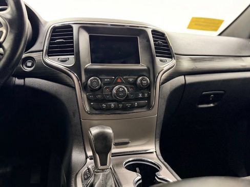 Used 2019 Jeep Grand Cherokee Laredo AWD/4WD image 16