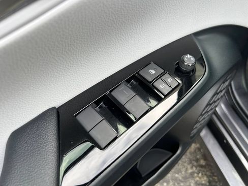 Certified 2022 Toyota Prius LE FWD image 36