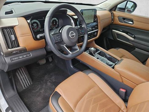 Used 2025 Nissan Pathfinder Platinum AWD/4WD image 10
