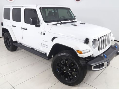 Used 2023 Jeep Wrangler Unlimited Sahara w/ Cold Weather Group AWD/4WD image 18