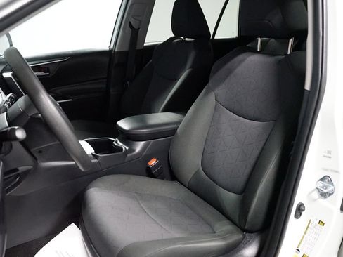 Used 2025 Toyota RAV4 XLE FWD image 27