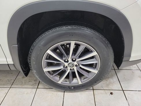 Used 2019 Toyota Highlander XLE image 50