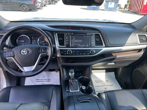 Used 2017 Toyota Highlander XLE AWD/4WD image 22