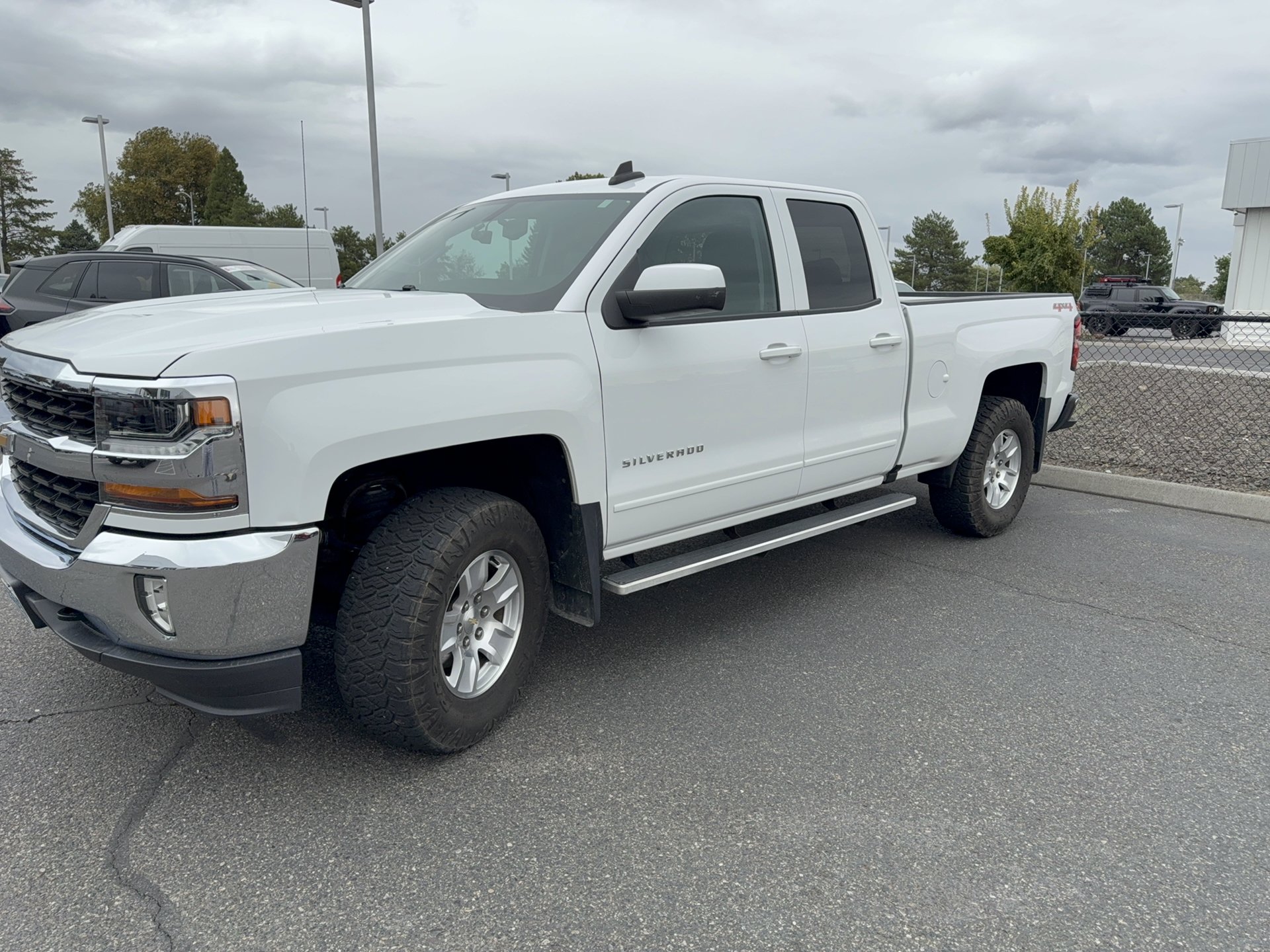 Used 2017 Chevrolet Silverado 1500 LT w/ All Star Edition AWD/4WD image 32