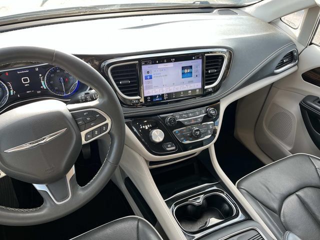 Used 2023 Chrysler Pacifica Limited FWD image 13
