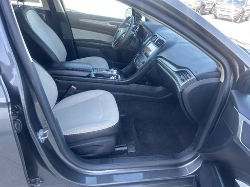Used 2020 Ford Fusion SE w/ Equipment Group 151A FWD image 19