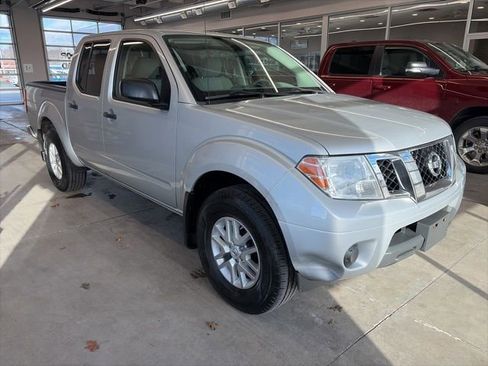 Used 2019 Nissan Frontier SV image 3