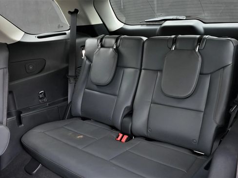 Used 2025 Ford Explorer Active w/ Active Comfort Package RWD image 22