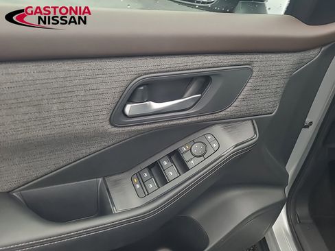 Used 2021 Nissan Rogue SV image 29