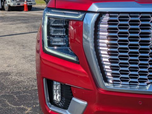 Used 2024 GMC Yukon Denali w/ Advanced Technology Package AWD/4WD image 9