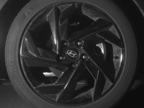 Used 2026 Hyundai Elantra Sport FWD image 16