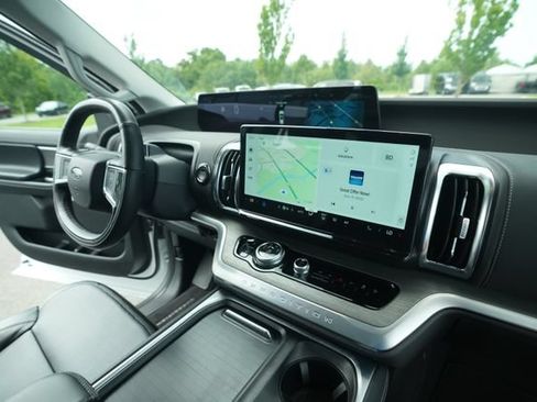 Used 2025 Ford Expedition Platinum AWD/4WD image 41