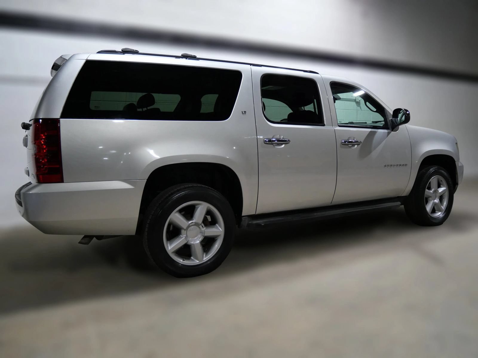 Used 2011 Chevrolet Suburban LT w/ Regional Value Package AWD/4WD image 5