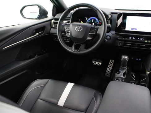 Used 2025 Toyota Camry SE w/ Convenience Package FWD image 28