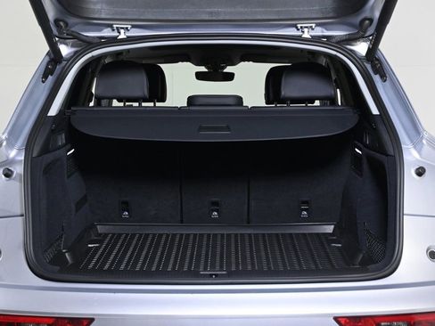 Used 2023 Audi Q5 Prestige w/ Prestige Package image 21