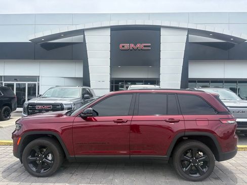 Used 2025 Jeep Grand Cherokee Limited w/ Luxury Tech Group II AWD/4WD image 1
