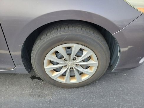 Used 2015 Toyota Camry LE image 9