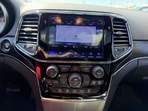 Used 2020 Jeep Grand Cherokee Limited AWD/4WD image 30