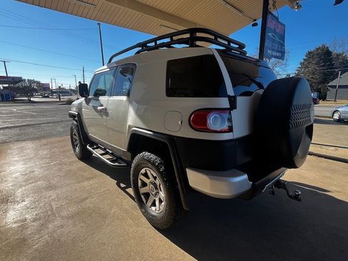 Used 2014 Toyota FJ Cruiser 4WD image 7
