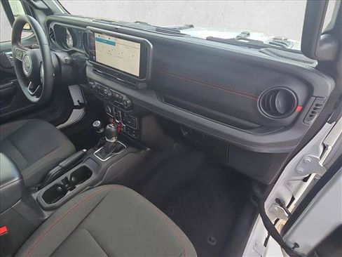 Used 2025 Jeep Wrangler Unlimited Rubicon AWD/4WD image 21