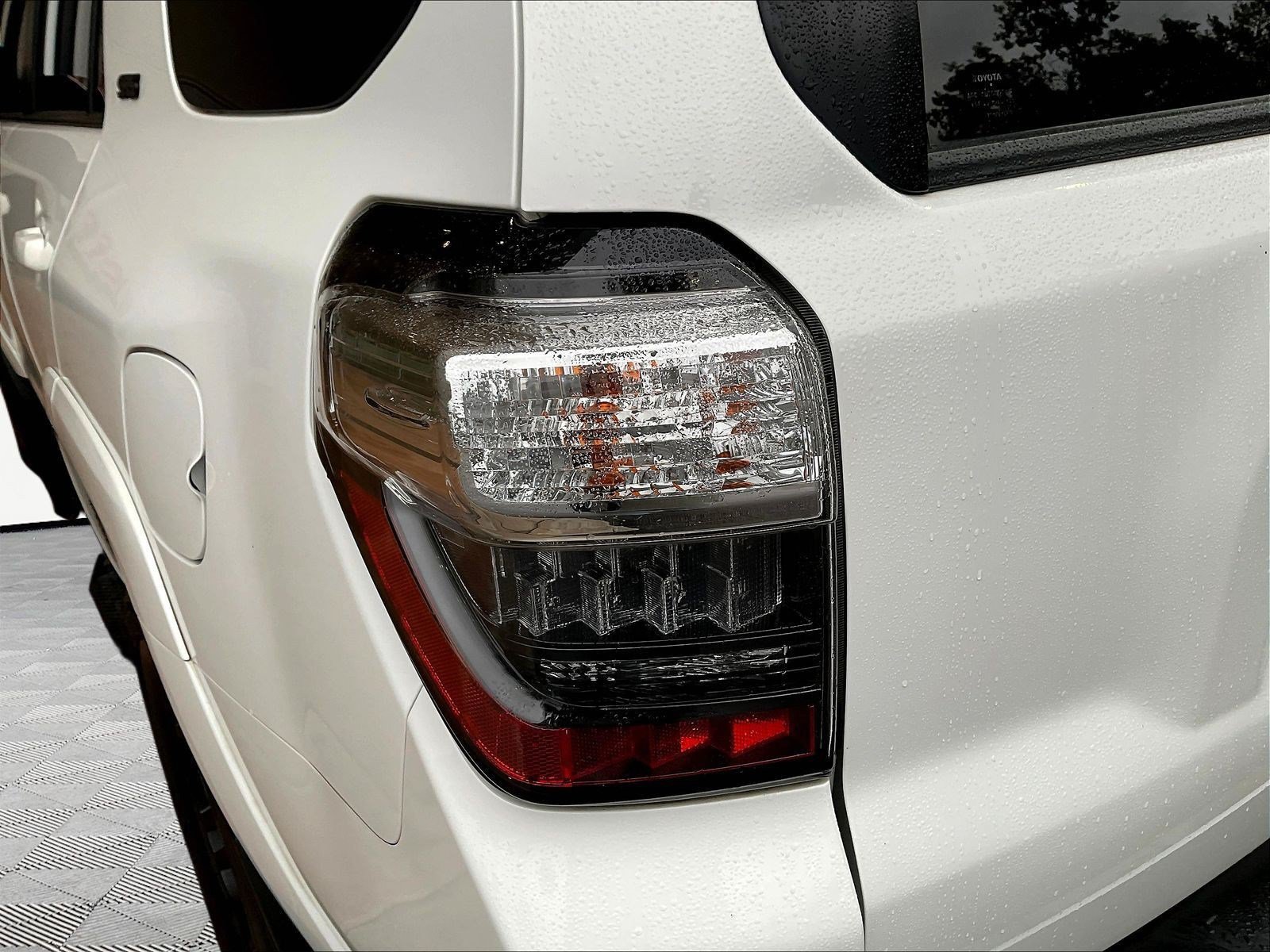 Used 2022 Toyota 4Runner SR5 Premium w/ Moonroof Package AWD/4WD image 23