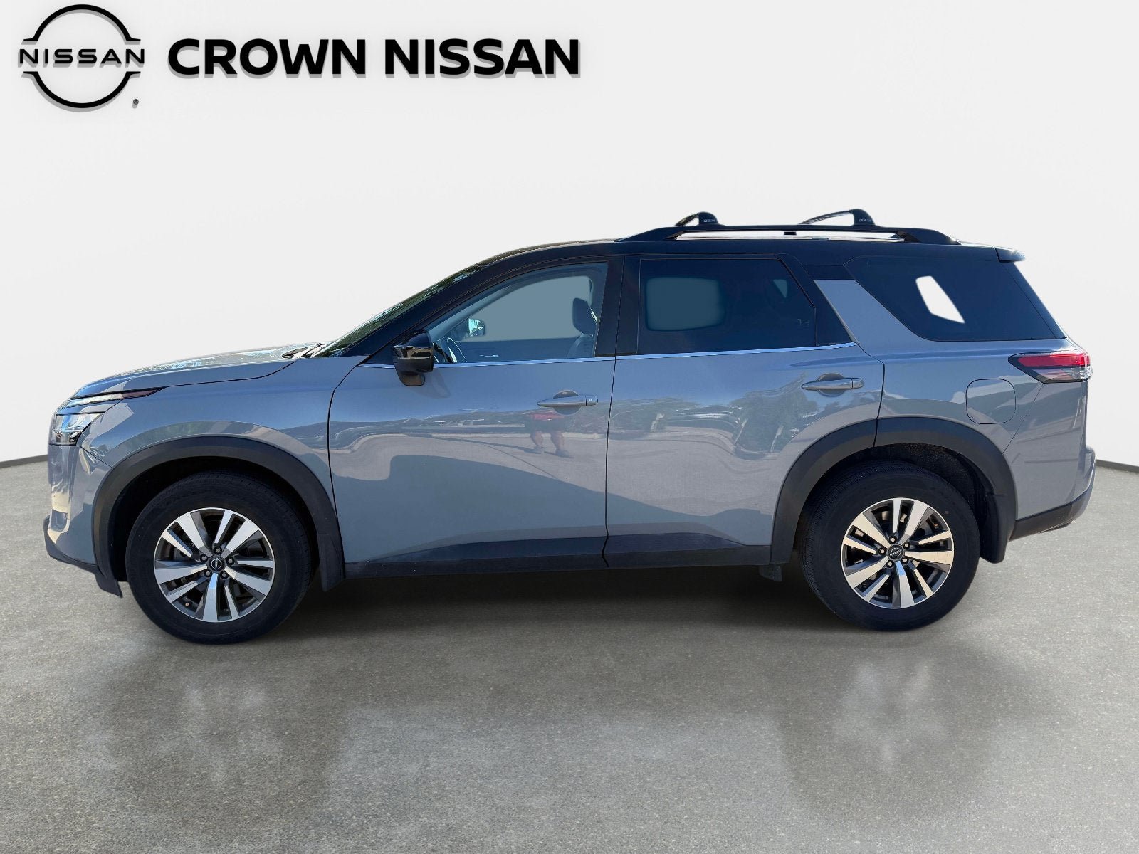 Used 2022 Nissan Pathfinder SL AWD/4WD image 3