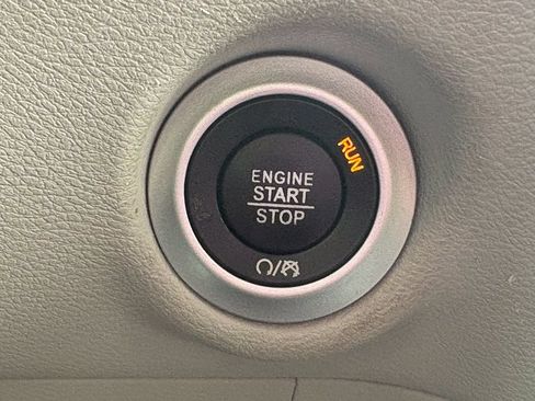 Used 2023 Chrysler Pacifica Touring-L FWD image 24
