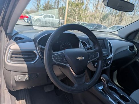 Used 2022 Chevrolet Equinox LS image 7