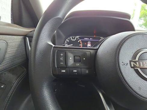 Used 2023 Nissan Rogue SV image 11