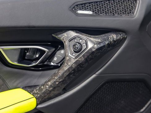 Used 2022 Lamborghini Huracan EVO RWD image 33
