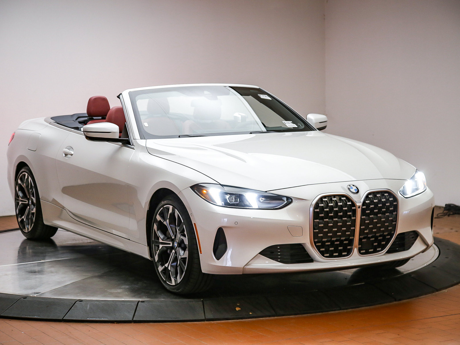 Used 2026 BMW 430i Convertible w/ Parking Assistance Package RWD image 3