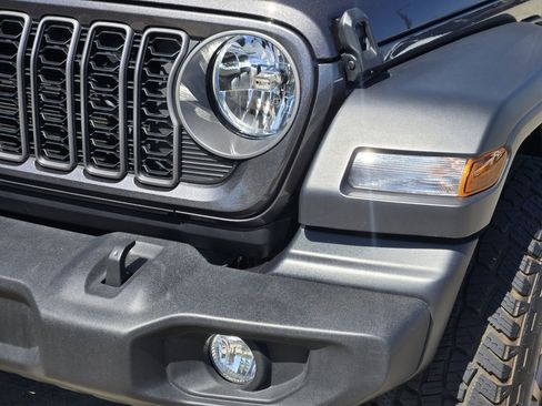 Used 2025 Jeep Wrangler Sport AWD/4WD image 11