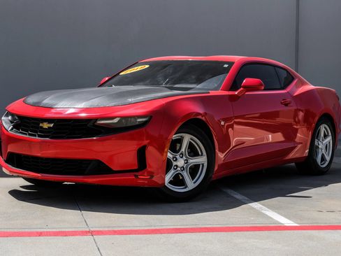 Used 2019 Chevrolet Camaro LT RWD image 6