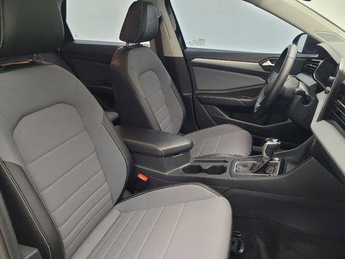 Used 2025 Volkswagen Jetta SE FWD image 21