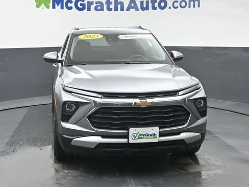 Used 2025 Chevrolet TrailBlazer LT w/ Driver Confidence Package image 4