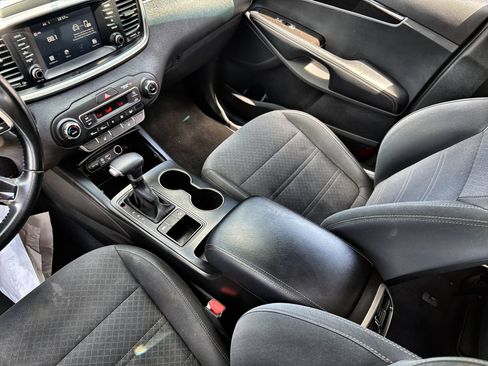 Used 2020 Kia Sorento S FWD image 20