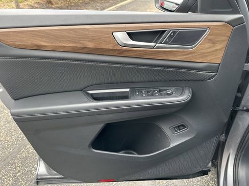 Used 2024 Volkswagen Atlas SE image 41