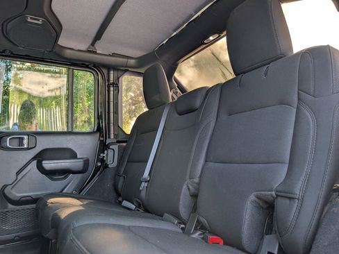 Used 2022 Jeep Wrangler Unlimited Sport image 17