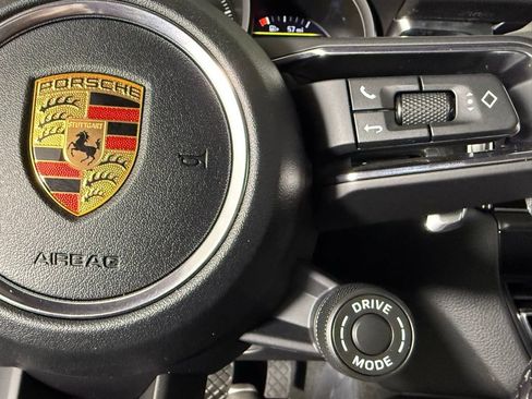 Certified 2026 Porsche Macan AWD/4WD image 37