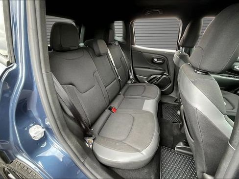 Used 2022 Jeep Renegade Altitude w/ Convenience Group AWD/4WD image 24