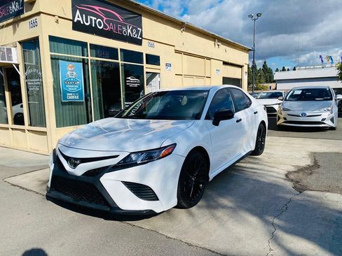 Used 2022 Toyota Camry SE FWD image 9
