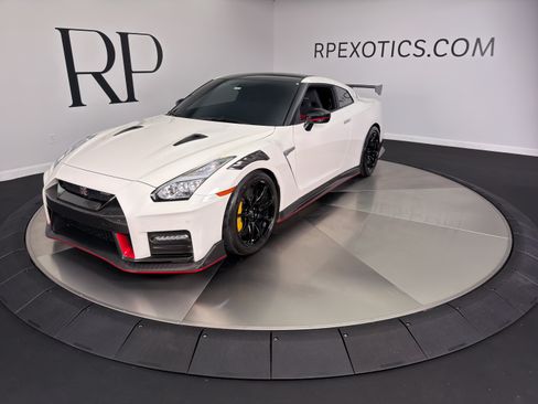 Used 2021 Nissan GT-R NISMO AWD/4WD image 1