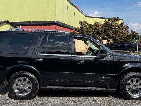 Used 2004 Lincoln Navigator Luxury AWD/4WD image 4