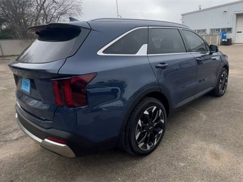 Used 2025 Kia Sorento EX image 8