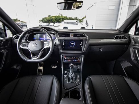 Certified 2023 Volkswagen Tiguan SE R-Line FWD image 27