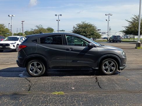 Used 2017 Honda HR-V EX image 2