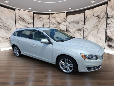 Used 2015 Volvo V60 T5 Premier w/ Convenience Package image 8